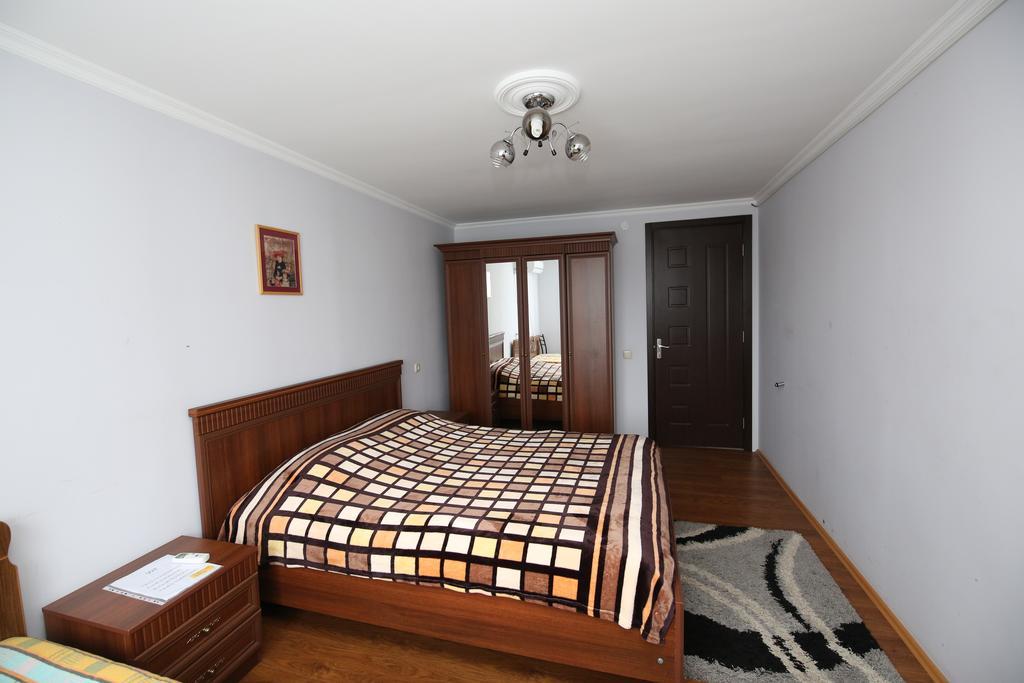 Guest House Green House Zugdidi Dış mekan fotoğraf