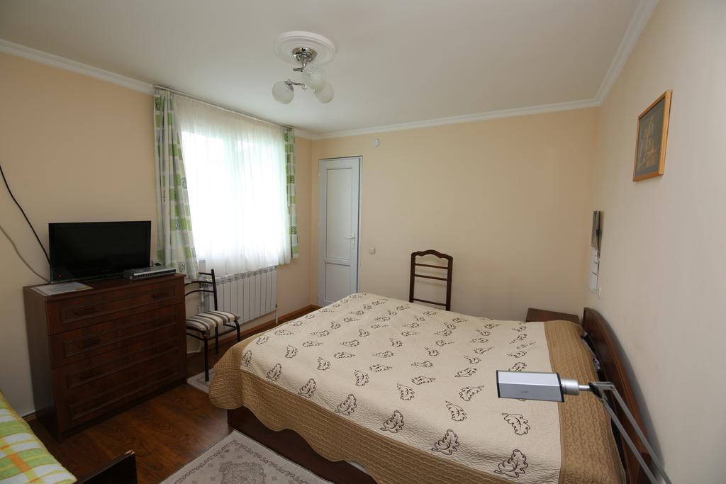 Guest House Green House Zugdidi Dış mekan fotoğraf