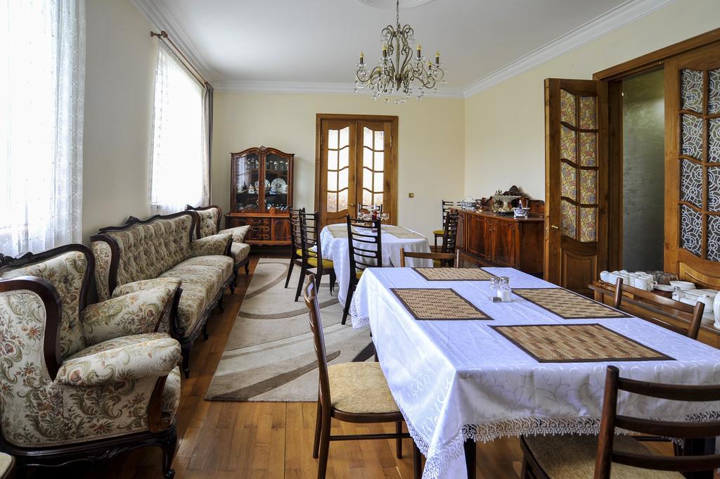 Guest House Green House Zugdidi Dış mekan fotoğraf