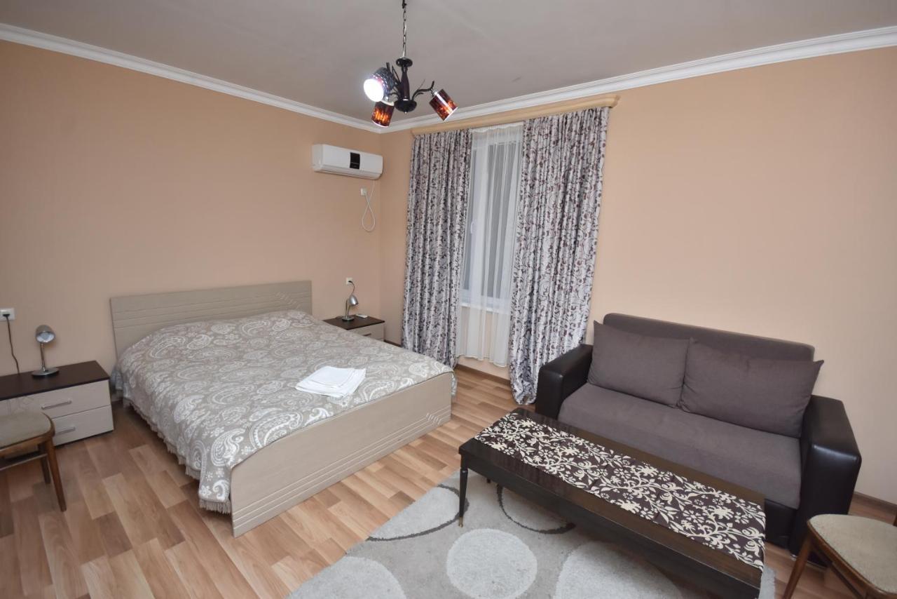Guest House Green House Zugdidi Dış mekan fotoğraf